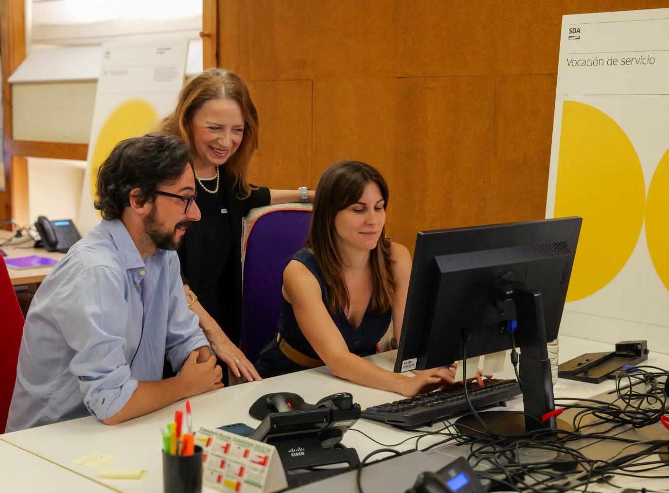 Marian Rincón y el equipo de diseño del Gobierno de Aragón 